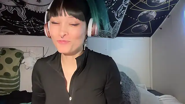 Snapshot of FRRANNKIE chatting on 02-24-25, 08:25 FRRANNKIE online show from 02-24-25, 08:25