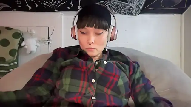 Snapshot of FRRANNKIE chatting on 02-25-25, 04:21 FRRANNKIE online show from 02-25-25, 04:21