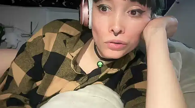 Snapshot of FRRANNKIE chatting on 03-01-25, 06:32 FRRANNKIE online show from 03-01-25, 06:32