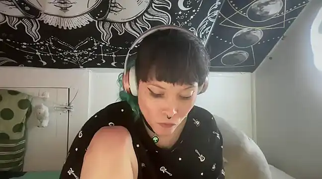 Snapshot of FRRANNKIE chatting on 03-06-25, 09:53 FRRANNKIE online show from 03-06-25, 09:53