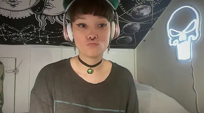 Snapshot of FRRANNKIE chatting on 03-19-25, 09:17 FRRANNKIE online show from 03-19-25, 09:17