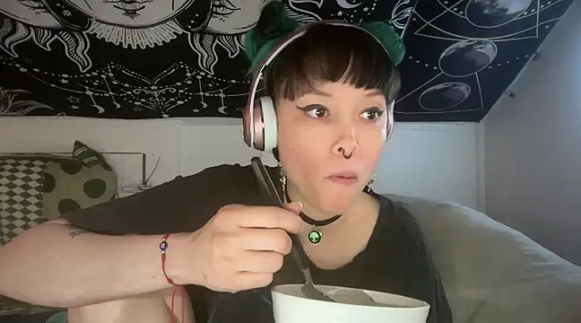 Snapshot of FRRANNKIE chatting on 03-19-25, 12:23 FRRANNKIE online show from 03-19-25, 12:23