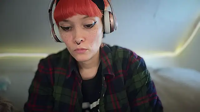 Snapshot of FRRANNKIE chatting on 10-10-25, 02:54 FRRANNKIE online show from 10-10-25, 02:54