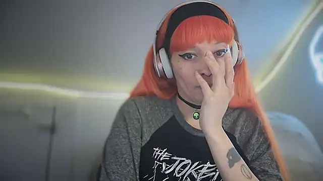 Snapshot of FRRANNKIE chatting on 10-12-25, 02:10 FRRANNKIE online show from 10-12-25, 02:10