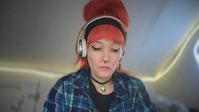 Snapshot of FRRANNKIE chatting on 10-17-25, 05:48 FRRANNKIE online show from 10-17-25, 05:48