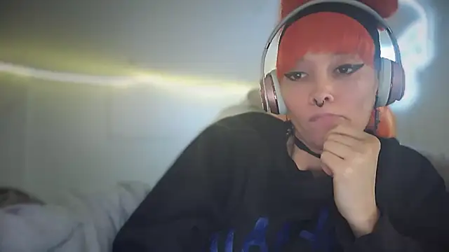 Snapshot of FRRANNKIE chatting on 10-18-25, 01:34 FRRANNKIE online show from 10-18-25, 01:34