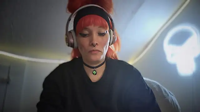 Snapshot of FRRANNKIE chatting on 10-19-25, 08:09 FRRANNKIE online show from 10-19-25, 08:09