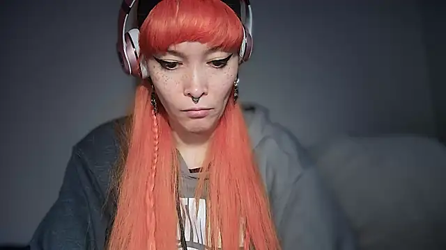 Snapshot of FRRANNKIE chatting on 10-27-25, 05:06 FRRANNKIE online show from 10-27-25, 05:06