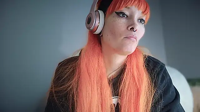 Snapshot of FRRANNKIE chatting on 10-28-25, 06:54 FRRANNKIE online show from 10-28-25, 06:54