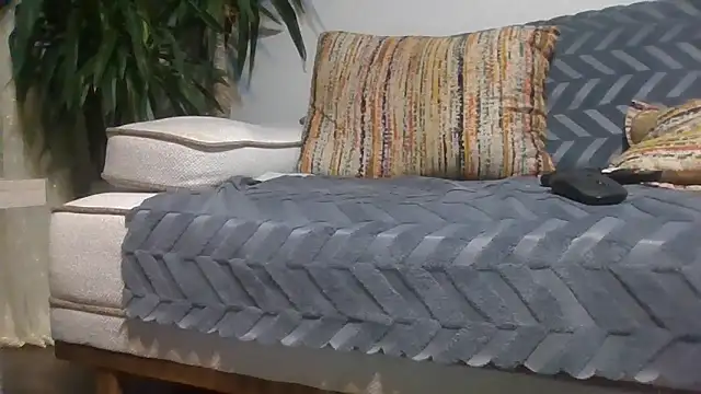 reslerkek31 online show from 12-14-25, 08:24