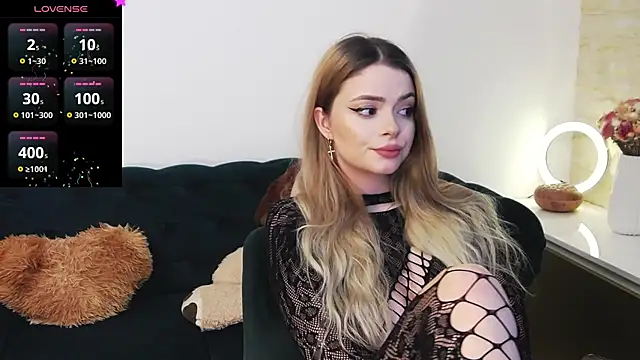 Snapshot of Kailynn_Moenn chatting on 12-19-24, 06:34 Kailynn Moenn online show from 12-19-24, 06:34