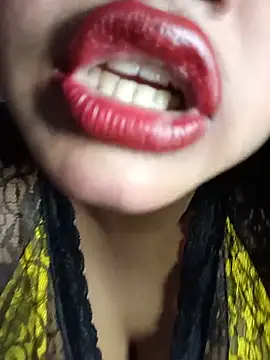 Hotlisa online show from 07-14-26, 05:18