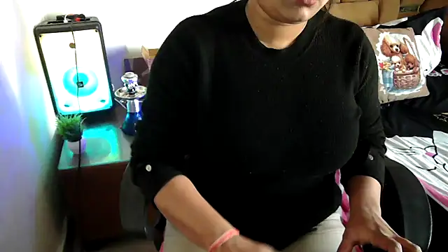 Snapshot of shivi_moto chatting on 02-08-25, 05:40 shivi moto online show from 02-08-25, 05:40