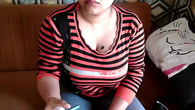 Snapshot of shivi_moto chatting on 02-24-25, 09:32 shivi moto online show from 02-24-25, 09:32