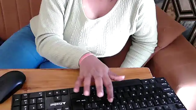 Snapshot of shivi_moto chatting on 03-03-25, 07:43 shivi moto online show from 03-03-25, 07:43