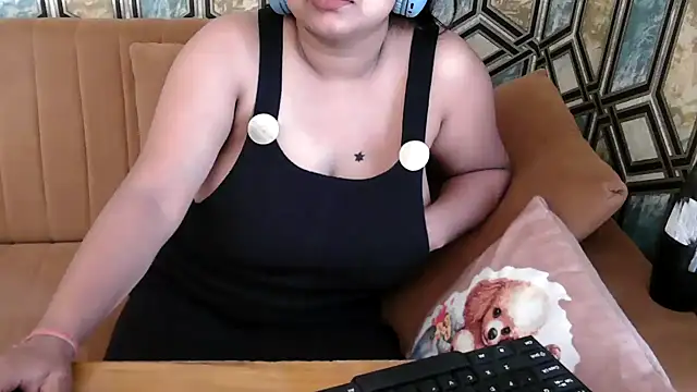 Snapshot of shivi_moto chatting on 03-08-25, 09:06 shivi moto online show from 03-08-25, 09:06