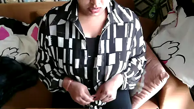 Snapshot of shivi_moto chatting on 03-10-25, 05:54 shivi moto online show from 03-10-25, 05:54