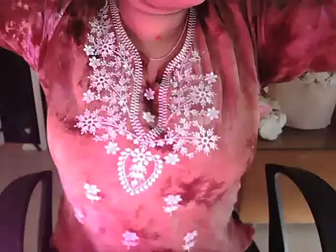 Snapshot of shivi_moto chatting on 09-25-25, 05:22 shivi moto online show from 09-25-25, 05:22