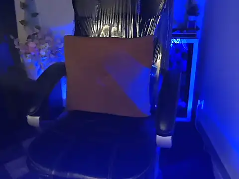 Snapshot of shivi_moto chatting on 12-05-25, 05:27 shivi moto online show from 12-05-25, 05:27