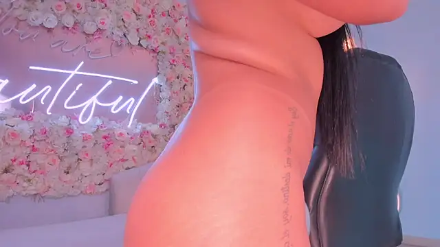 Snapshot of MileyCruz_ chatting on 12-05-24, 06:43 MileyCruz online show from 12-05-24, 06:43