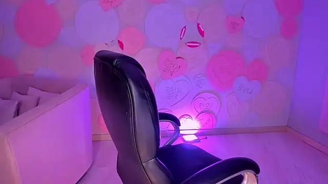 Snapshot of MileyCruz_ chatting on 12-22-24, 03:44 MileyCruz online show from 12-22-24, 03:44