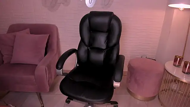 Snapshot of MileyCruz_ chatting on 02-02-25, 01:45 MileyCruz online show from 02-02-25, 01:45