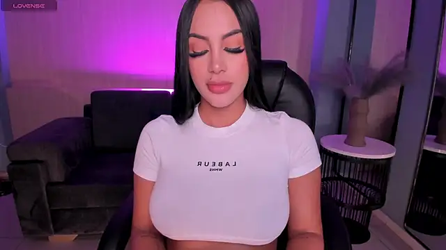 Snapshot of MileyCruz_ chatting on 02-13-25, 03:50 MileyCruz online show from 02-13-25, 03:50