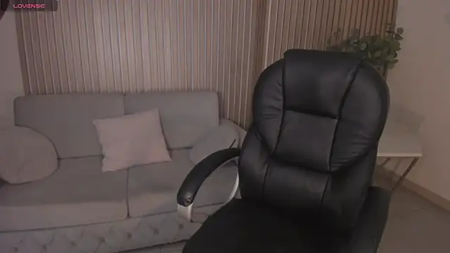 Snapshot of MileyCruz_ chatting on 02-19-25, 03:28 MileyCruz online show from 02-19-25, 03:28