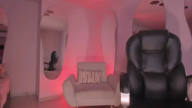 Snapshot of MileyCruz_ chatting on 03-12-25, 09:34 MileyCruz online show from 03-12-25, 09:34