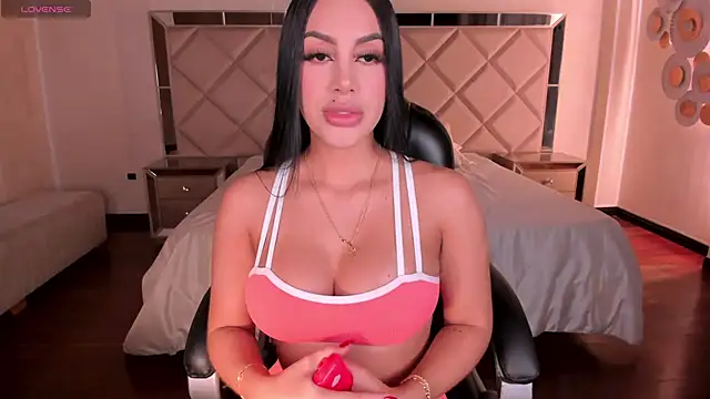 Snapshot of MileyCruz_ chatting on 03-19-25, 03:30 MileyCruz online show from 03-19-25, 03:30