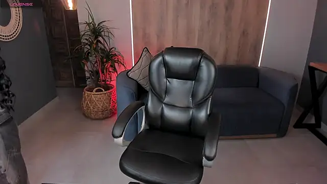 Snapshot of MileyCruz_ chatting on 09-13-25, 07:35 MileyCruz online show from 09-13-25, 07:35