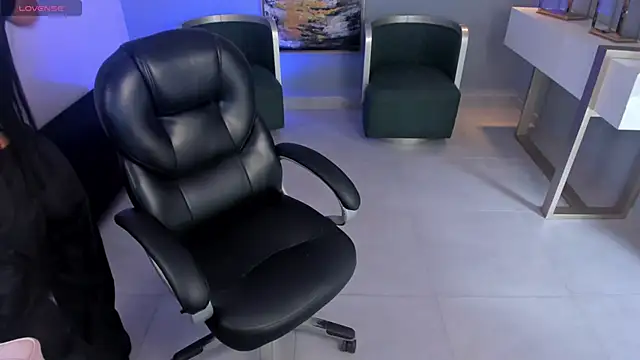 Snapshot of MileyCruz_ chatting on 09-15-25, 07:36 MileyCruz online show from 09-15-25, 07:36