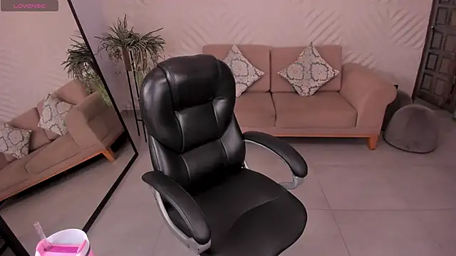 Snapshot of MileyCruz_ chatting on 11-25-25, 07:47 MileyCruz online show from 11-25-25, 07:47