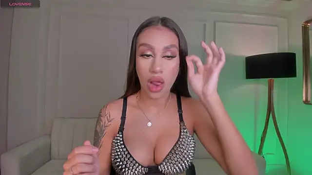 Snapshot of DannaCruz chatting on 03-03-25, 06:44 DannaCruz online show from 03-03-25, 06:44