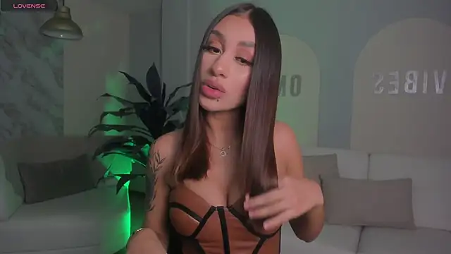 Snapshot of DannaCruz chatting on 03-10-25, 06:56 DannaCruz online show from 03-10-25, 06:56