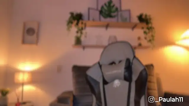 Snapshot of Paulah_x chatting on 10-18-25, 07:47 Paulah x online show from 10-18-25, 07:47