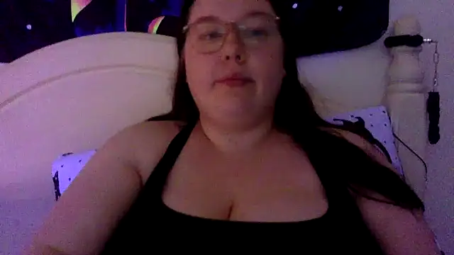 Snapshot of Sexycurvyemilyy chatting on 09-11-25, 10:21 Sexycurvyemilyy online show from 09-11-25, 10:21