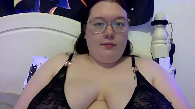 Snapshot of Sexycurvyemilyy chatting on 09-20-25, 10:00 Sexycurvyemilyy online show from 09-20-25, 10:00