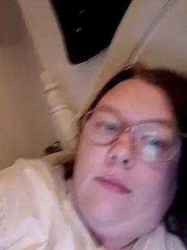 Snapshot of Sexycurvyemilyy chatting on 11-27-25, 01:18 Sexycurvyemilyy online show from 11-27-25, 01:18