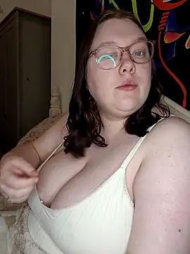 Sexycurvyemilyy online show from 04-21-26, 08:55
