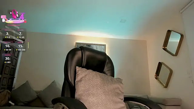 Snapshot of SophiePalmer chatting on 10-11-25, 12:04 SophiePalmer online show from 10-11-25, 12:04