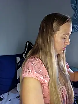 SkyelarSommer online show from 10-29-25, 04:09