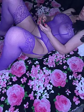 Snapshot of DominiqueX0 chatting on 02-06-25, 06:29 DominiqueX0 online show from 02-06-25, 06:29