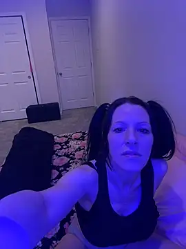 Snapshot of DominiqueX0 chatting on 02-09-25, 01:44 DominiqueX0 online show from 02-09-25, 01:44