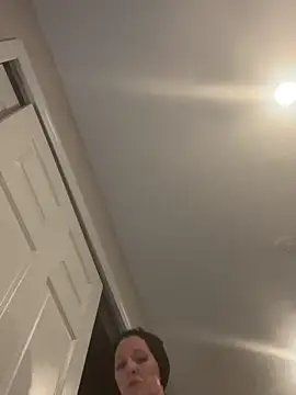 Snapshot of DominiqueX0 chatting on 09-10-25, 05:13 DominiqueX0 online show from 09-10-25, 05:13