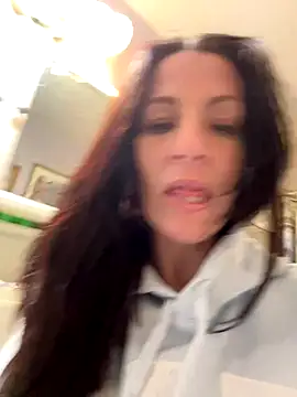 Snapshot of DominiqueX0 chatting on 12-21-25, 06:20 DominiqueX0 online show from 12-21-25, 06:20