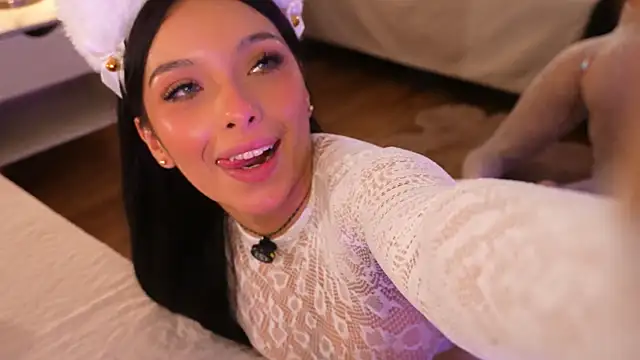 Victoria Watsson online show from 03-18-26, 12:30