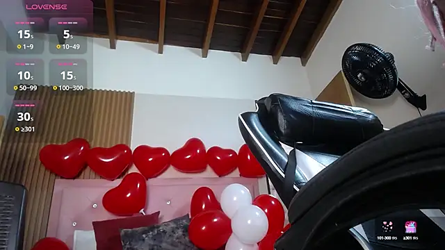 Snapshot of victoria__milf_ chatting on 02-14-25, 07:54 victoria milf online show from 02-14-25, 07:54