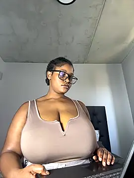 Snapshot of KnockoutBestie chatting on 12-04-24, 09:51 KnockoutBestie online show from 12-04-24, 09:51