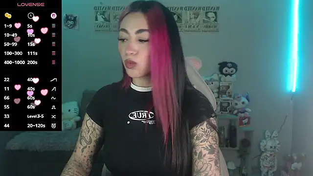 Snapshot of abbie_stone chatting on 06-15-26, 02:03 abbie stone online show from 06-15-26, 02:03
